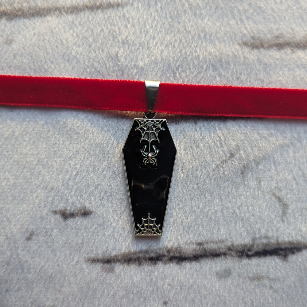 🩷 Coffin Choker